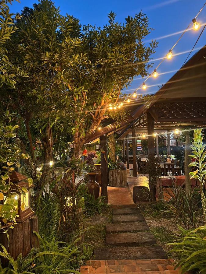 นพรัตน์การ์เด้นฮิลล์ Ξενοδοχείο Uthai Thani Εξωτερικό φωτογραφία