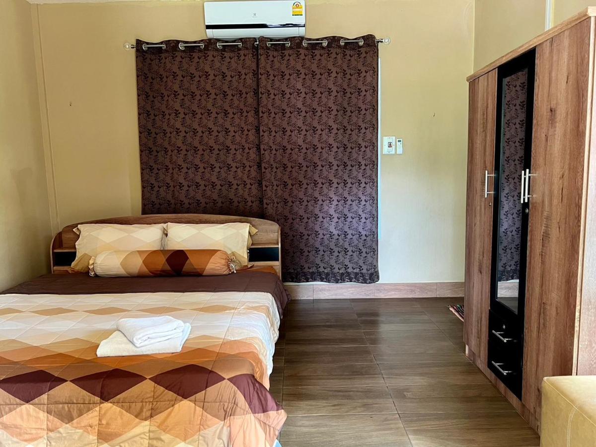 นพรัตน์การ์เด้นฮิลล์ Ξενοδοχείο Uthai Thani Εξωτερικό φωτογραφία