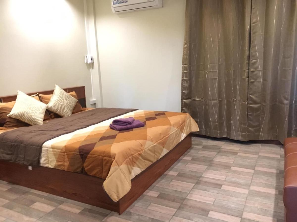 นพรัตน์การ์เด้นฮิลล์ Ξενοδοχείο Uthai Thani Εξωτερικό φωτογραφία